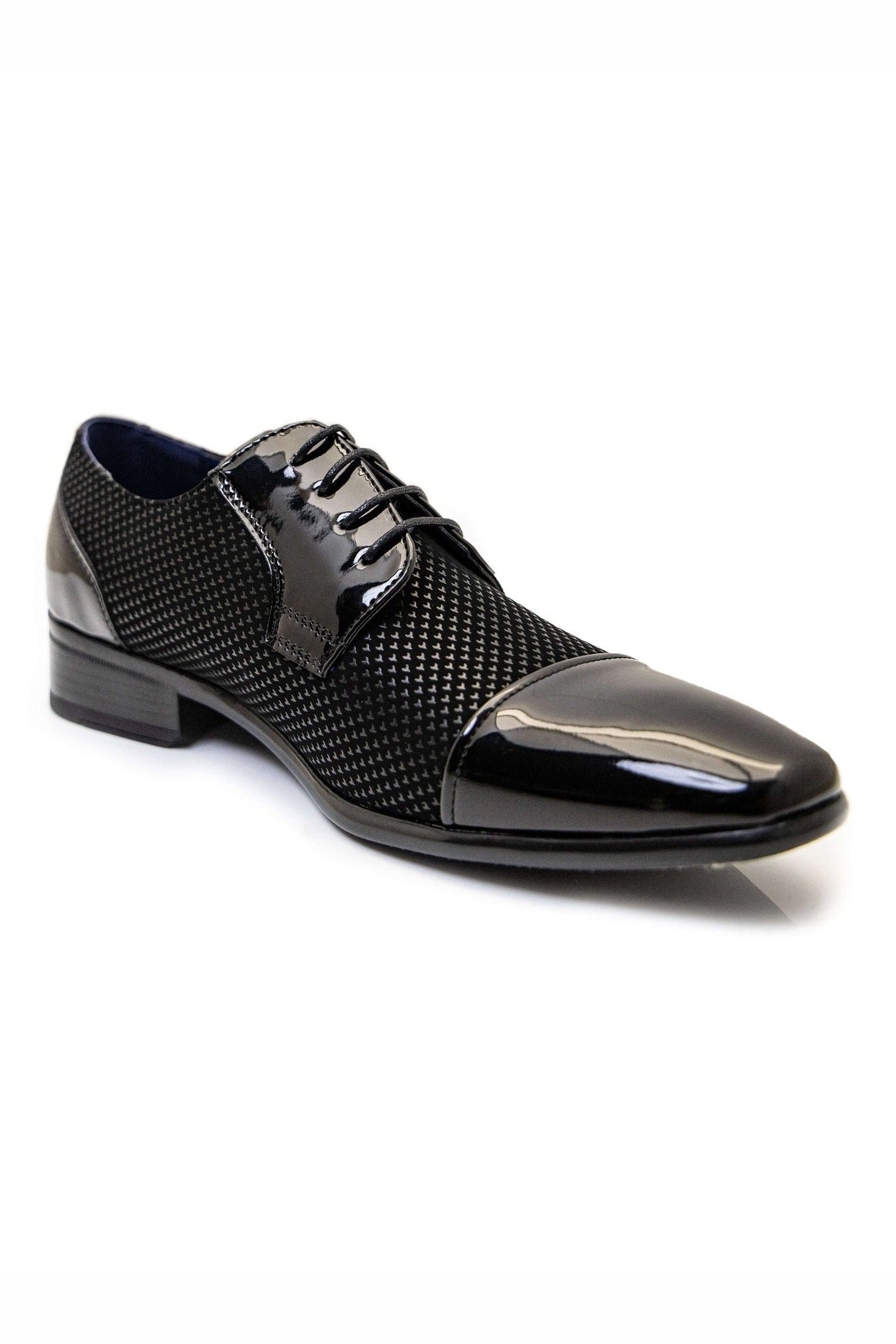 TWO TONE PATENT LEATHER LACE UP SHOES