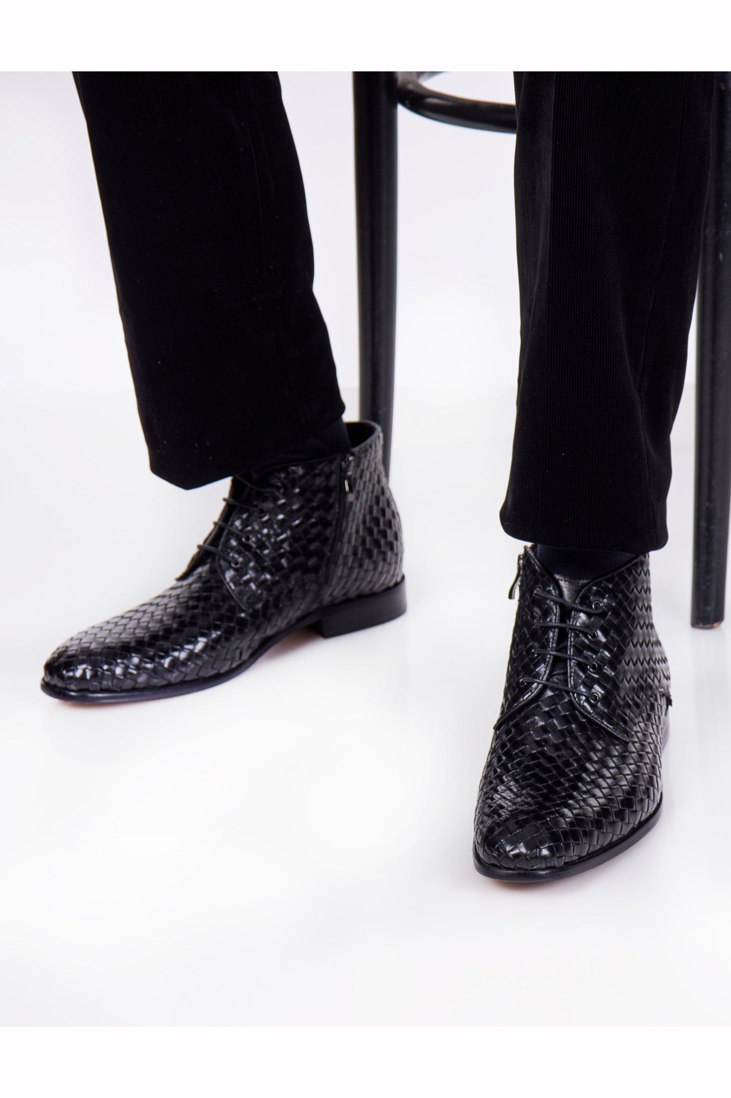 BLACK WOVEN LEATHER CHUKKA BOOTS