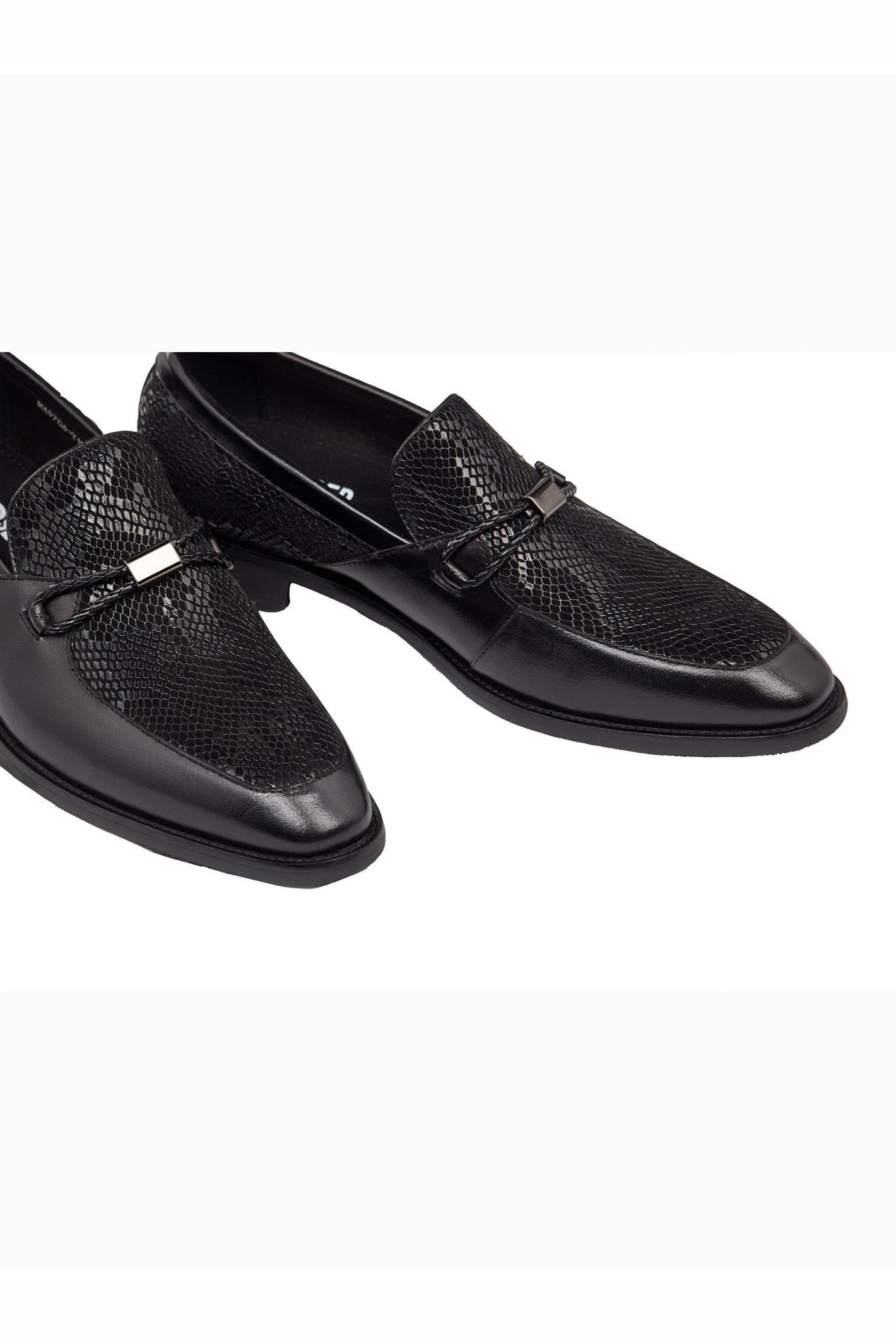 BLACK LEATHER PRINTED LOAFERS