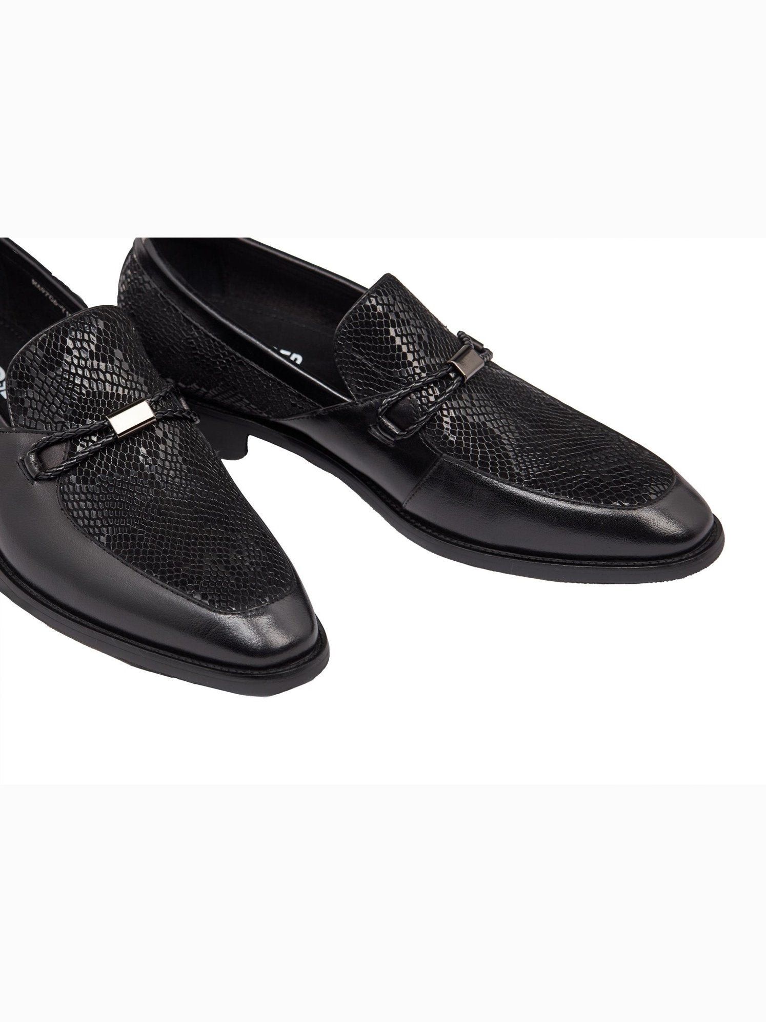 BLACK LEATHER PRINTED LOAFERS