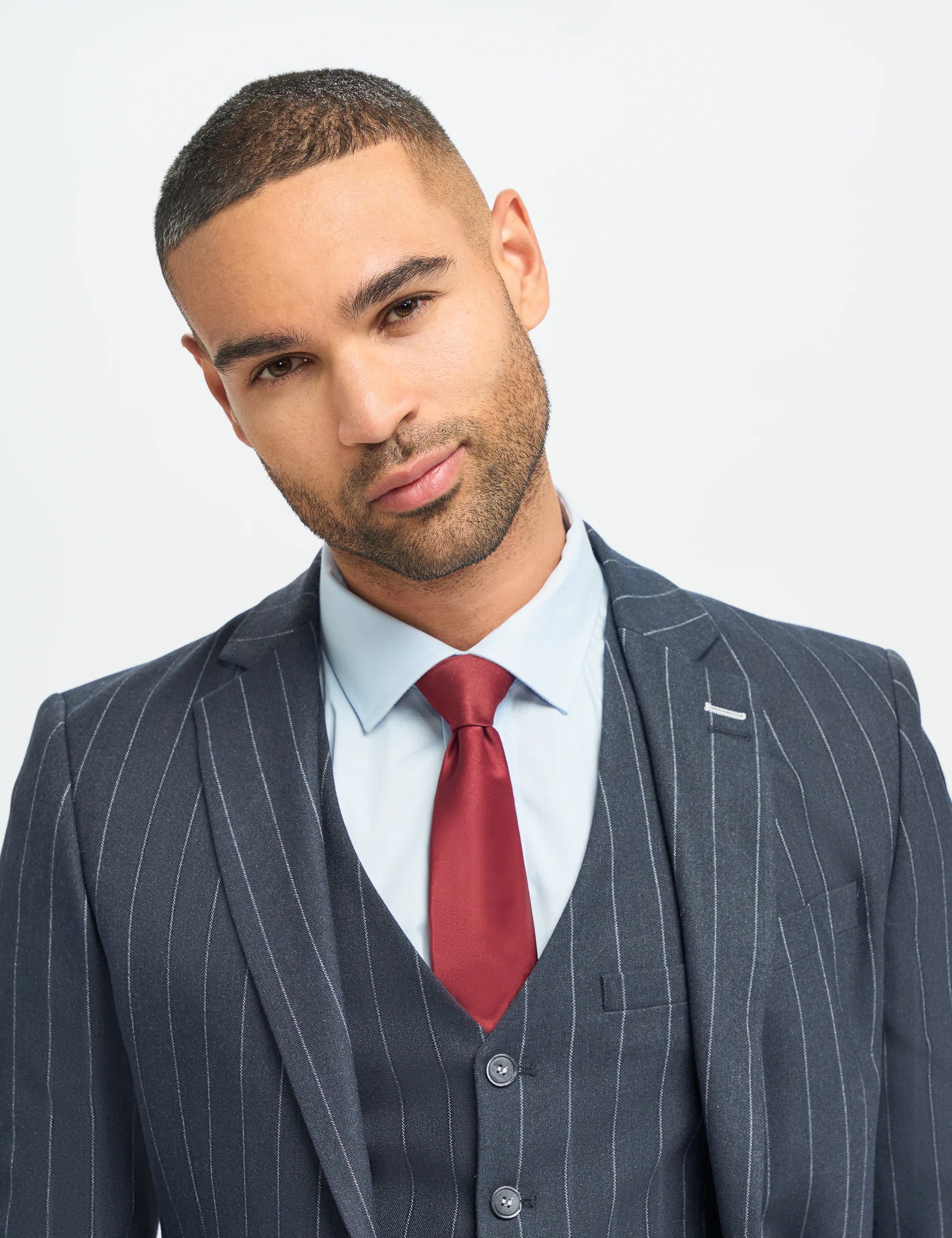 INVINCIBLE – NAVY 3 PIECE PINSTRIPE SUIT TAILORED FIT CAVANI