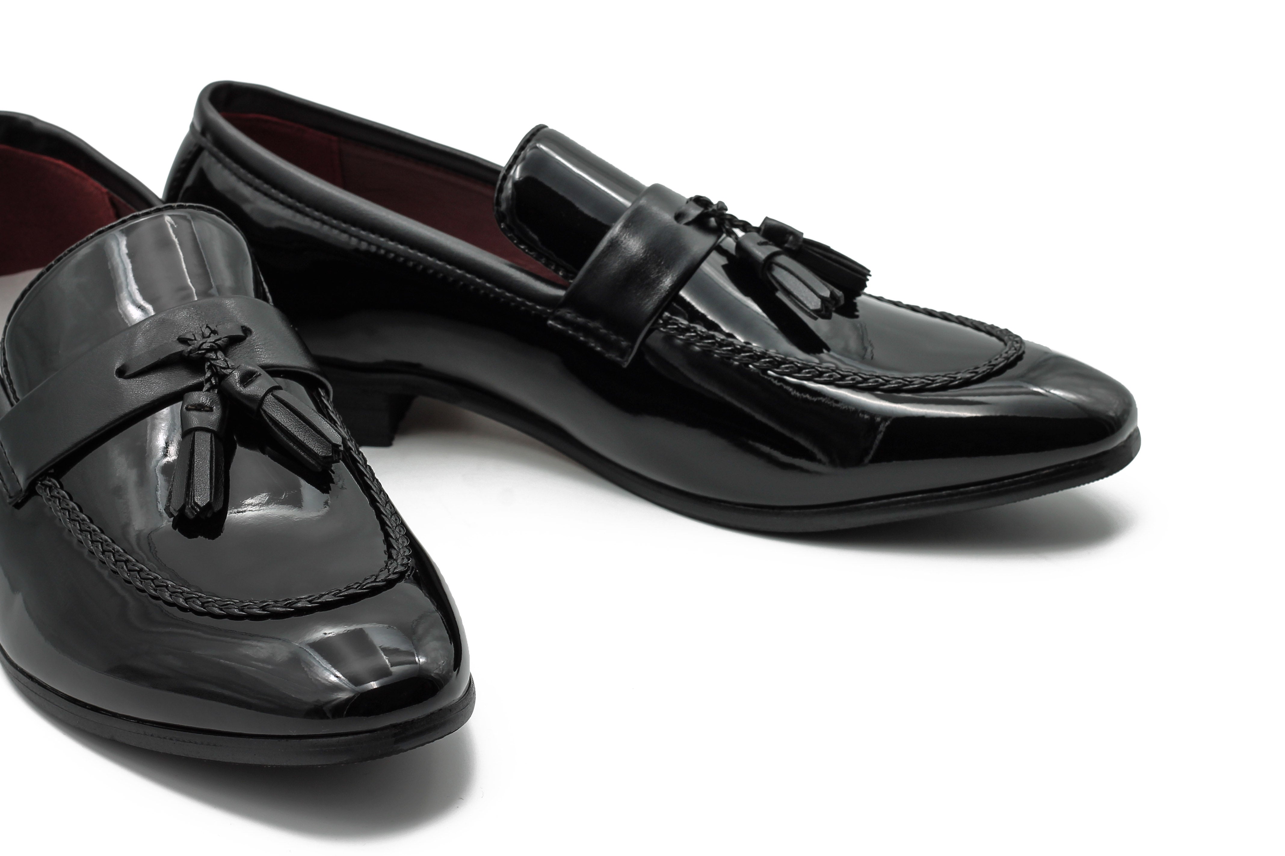 BLACK GLOSSY TASSEL LOAFERS