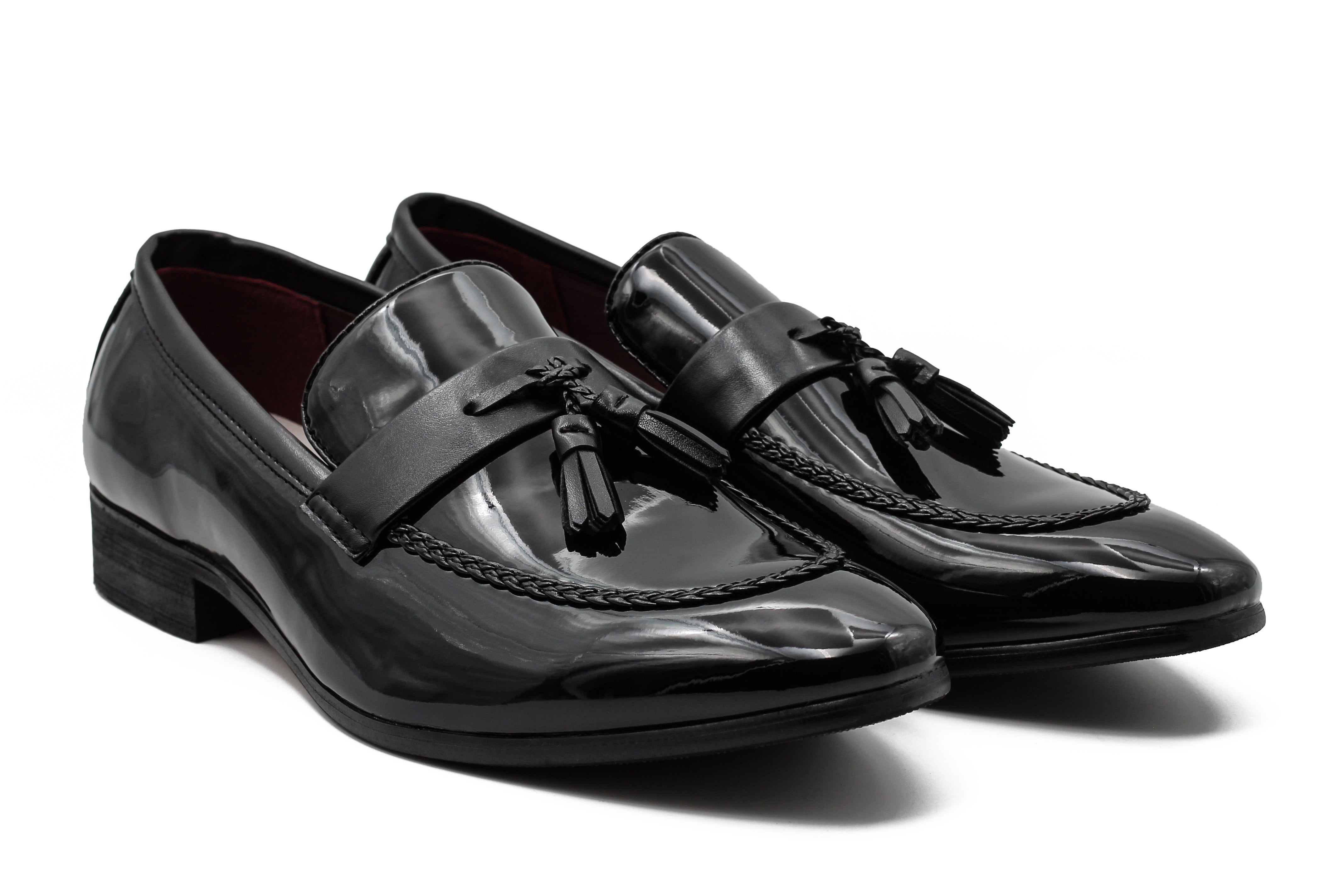 BLACK GLOSSY TASSEL LOAFERS