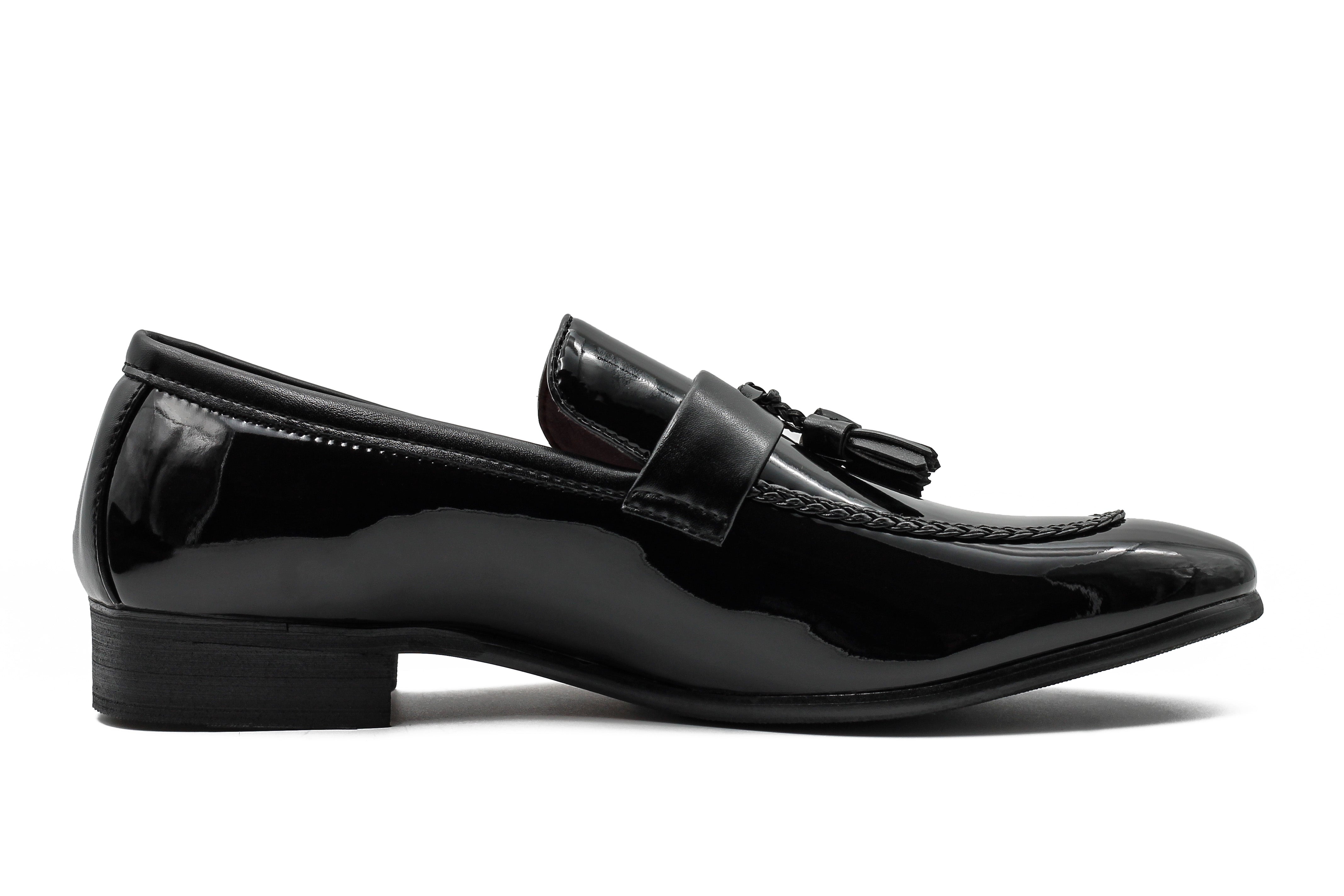 BLACK GLOSSY TASSEL LOAFERS