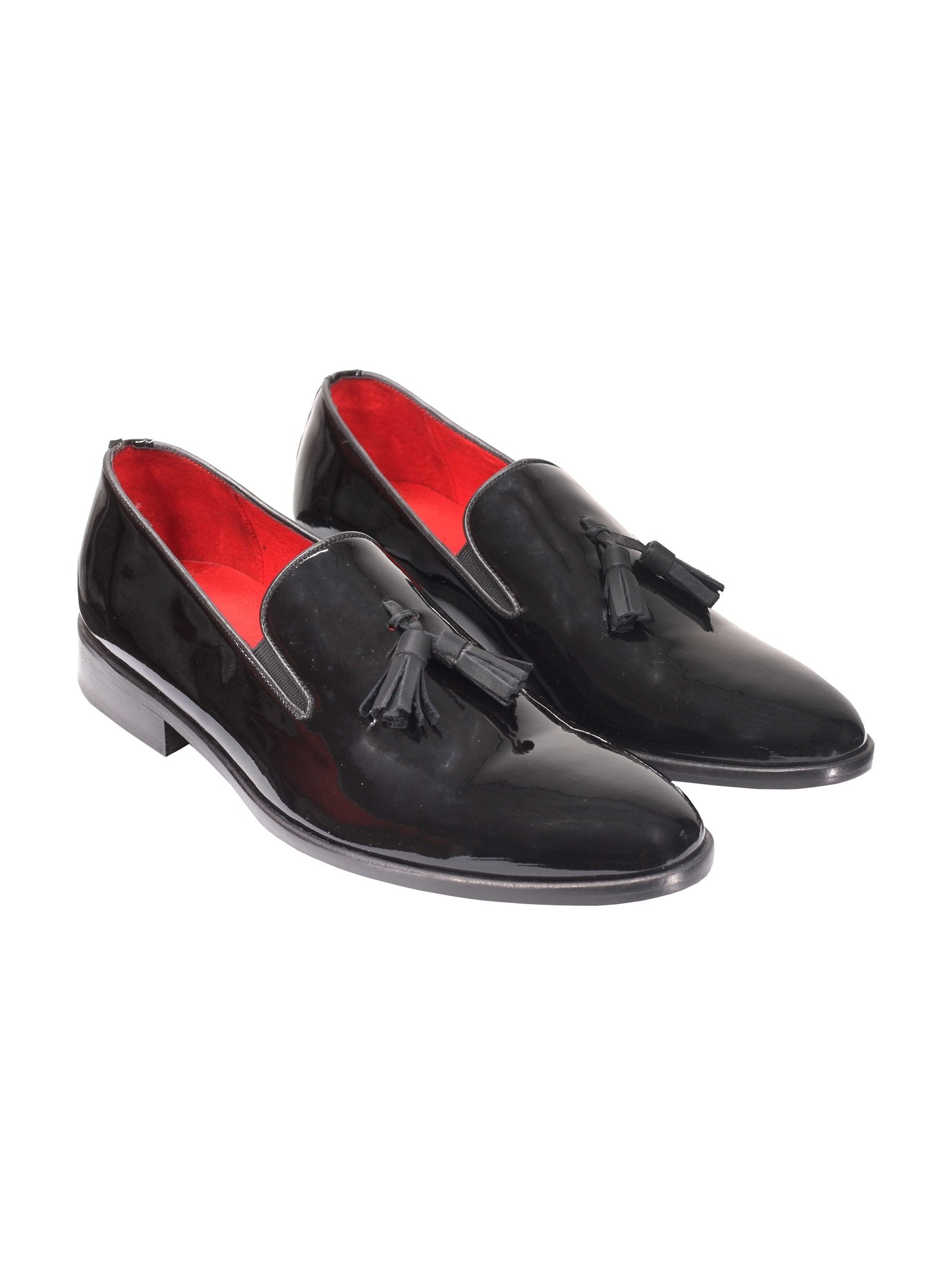 SHINY LEATHER TASSEL LOAFER IN BLACK