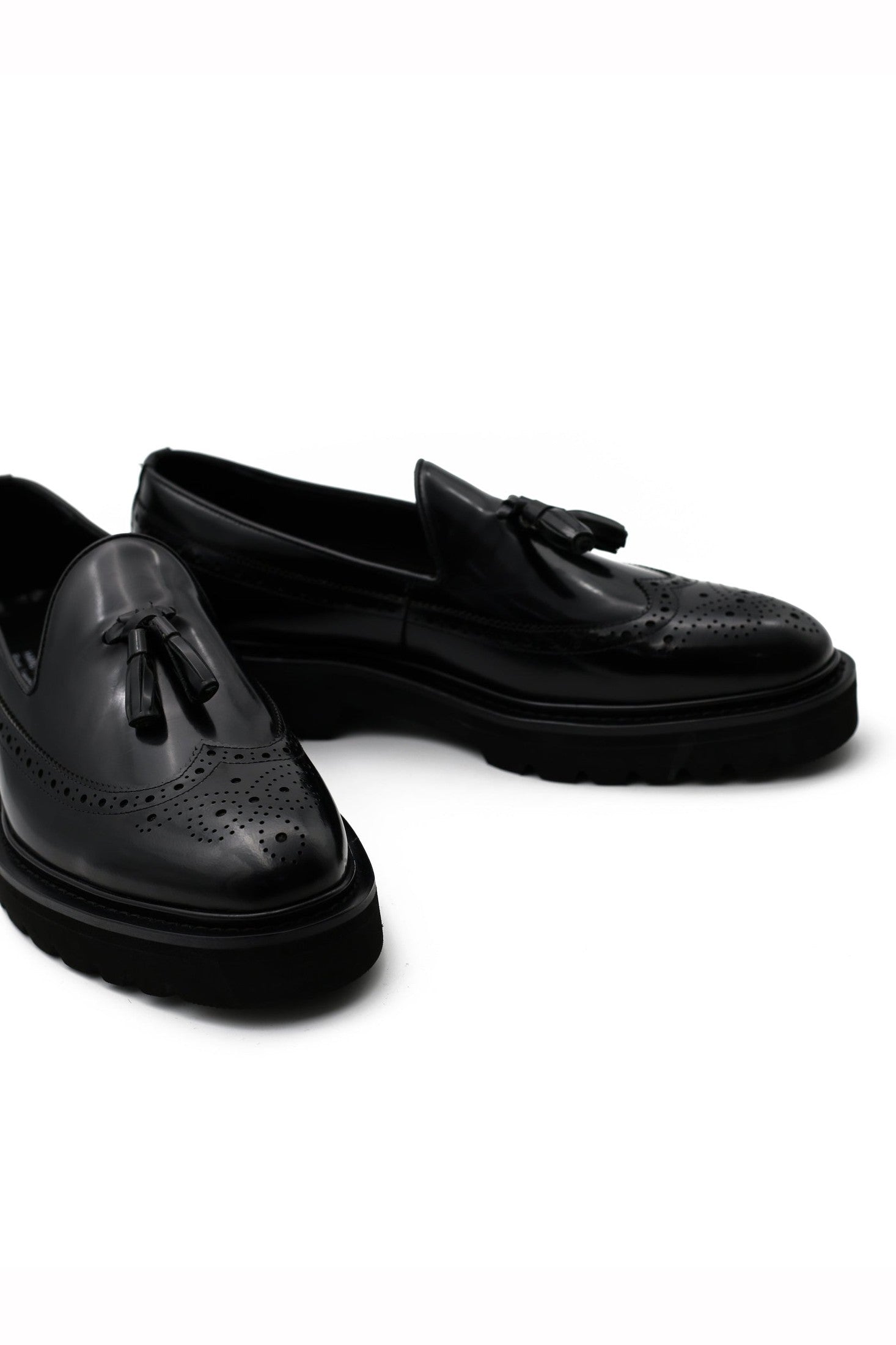 BLACK GLOSS POLISHED LEATHER TASSEL LOAFERS