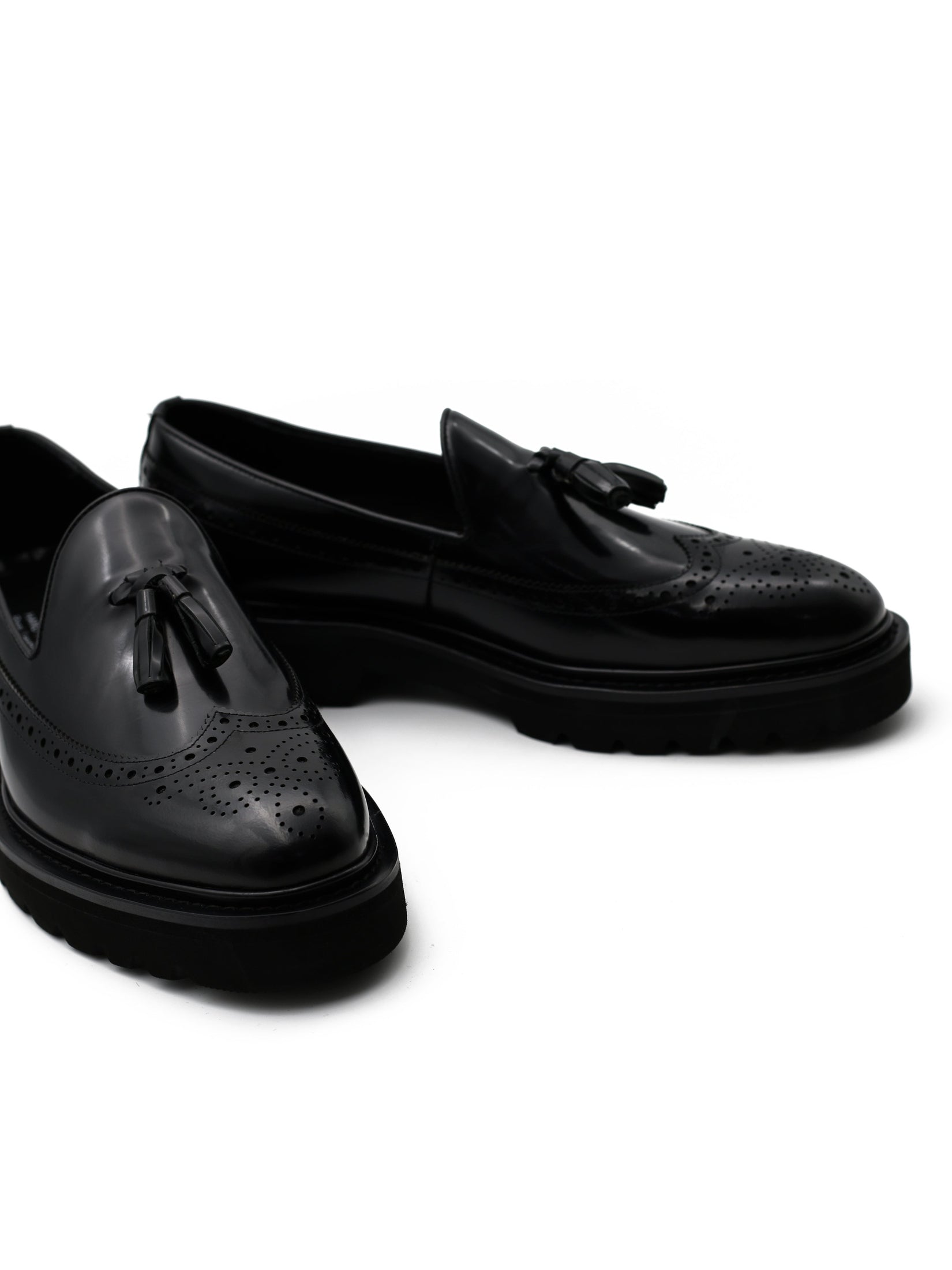 BLACK GLOSS POLISHED LEATHER TASSEL LOAFERS