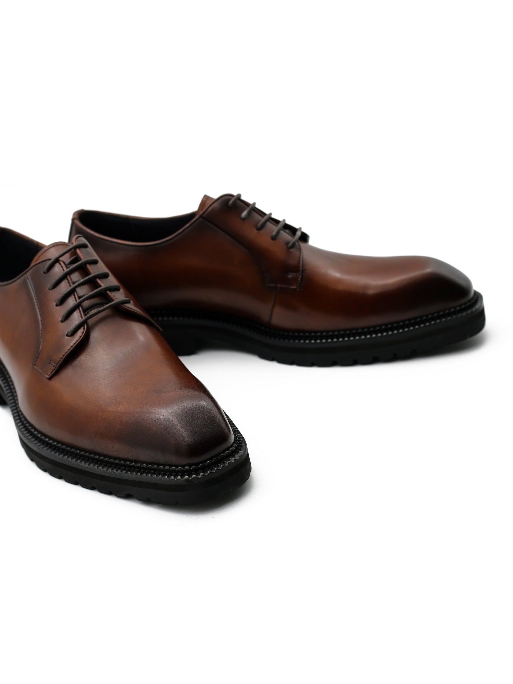 BROWN POLISHED LEATHER DERBY SHOES – CHISEL TOE – LUG SOLE