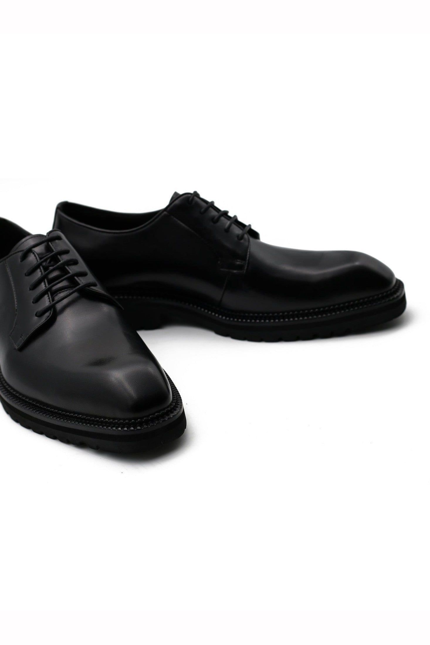 BLACK POLISHED LEATHER DERBY SHOES – CHISEL TOE – LUG SOLE