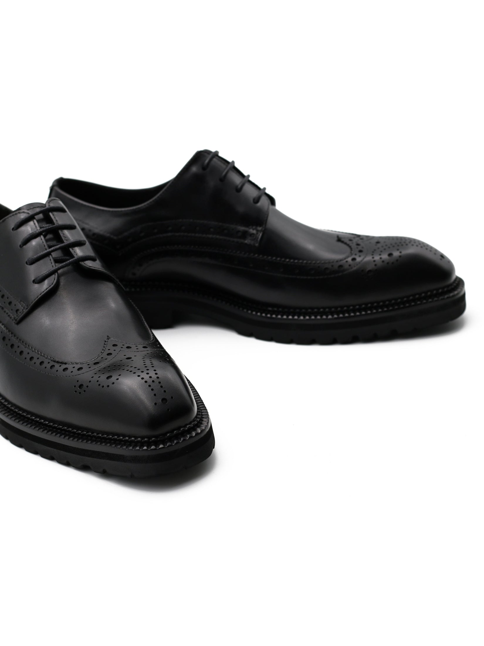BLACK LEATHER DERBY LACE-UP SEMI BROGUE SHOES