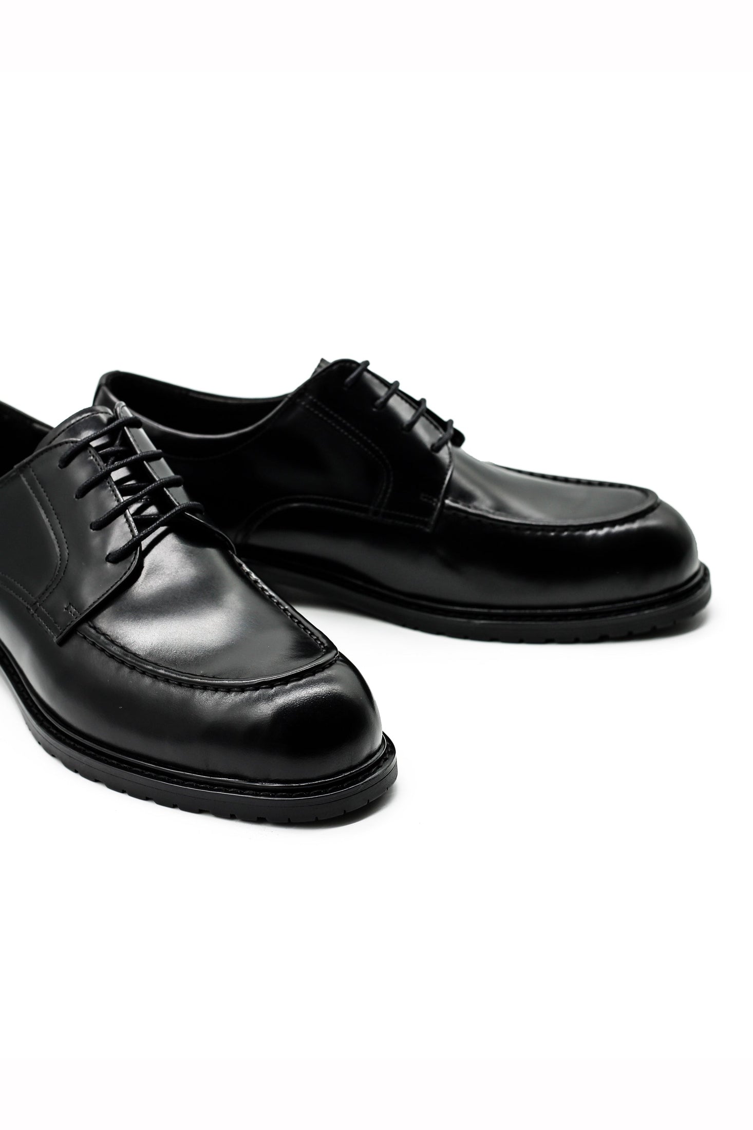 Mens Black Leather Derby Shoes with Cleat Outsole