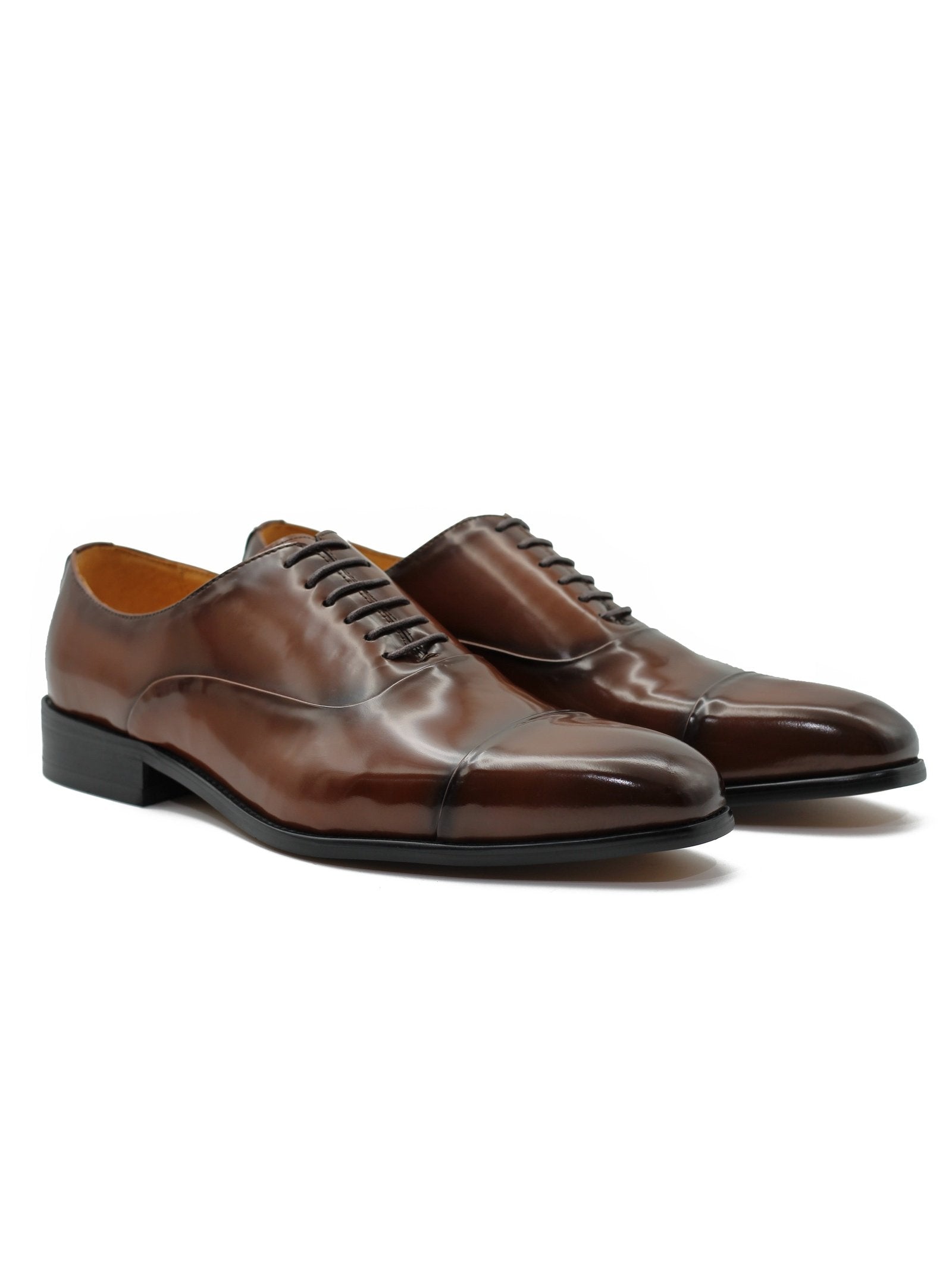 TOE CAP OXFORDS IN BROWN PATENT LEATHER