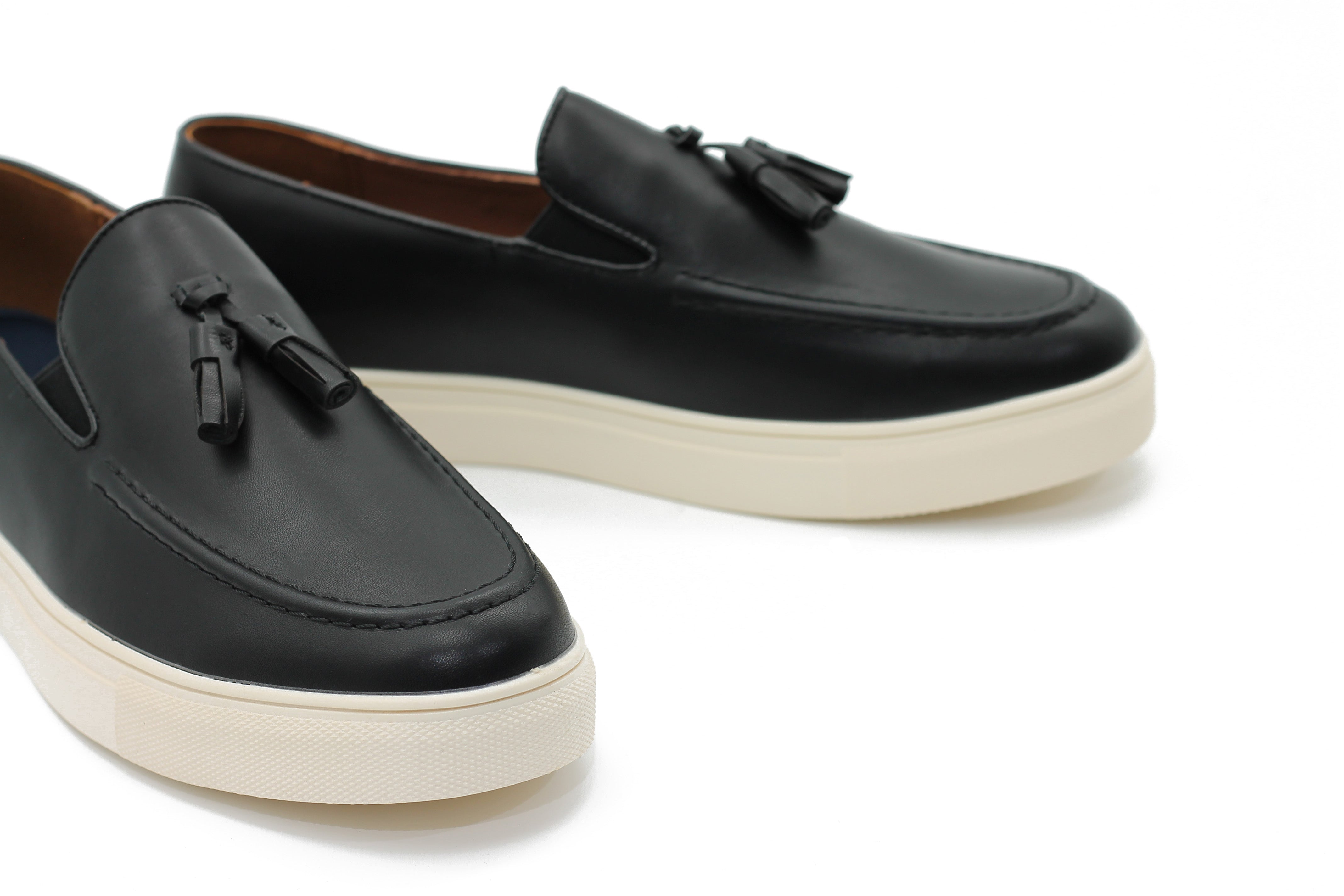 CASUAL FAUX LEATHER SNEAKERS WITH TASSELS