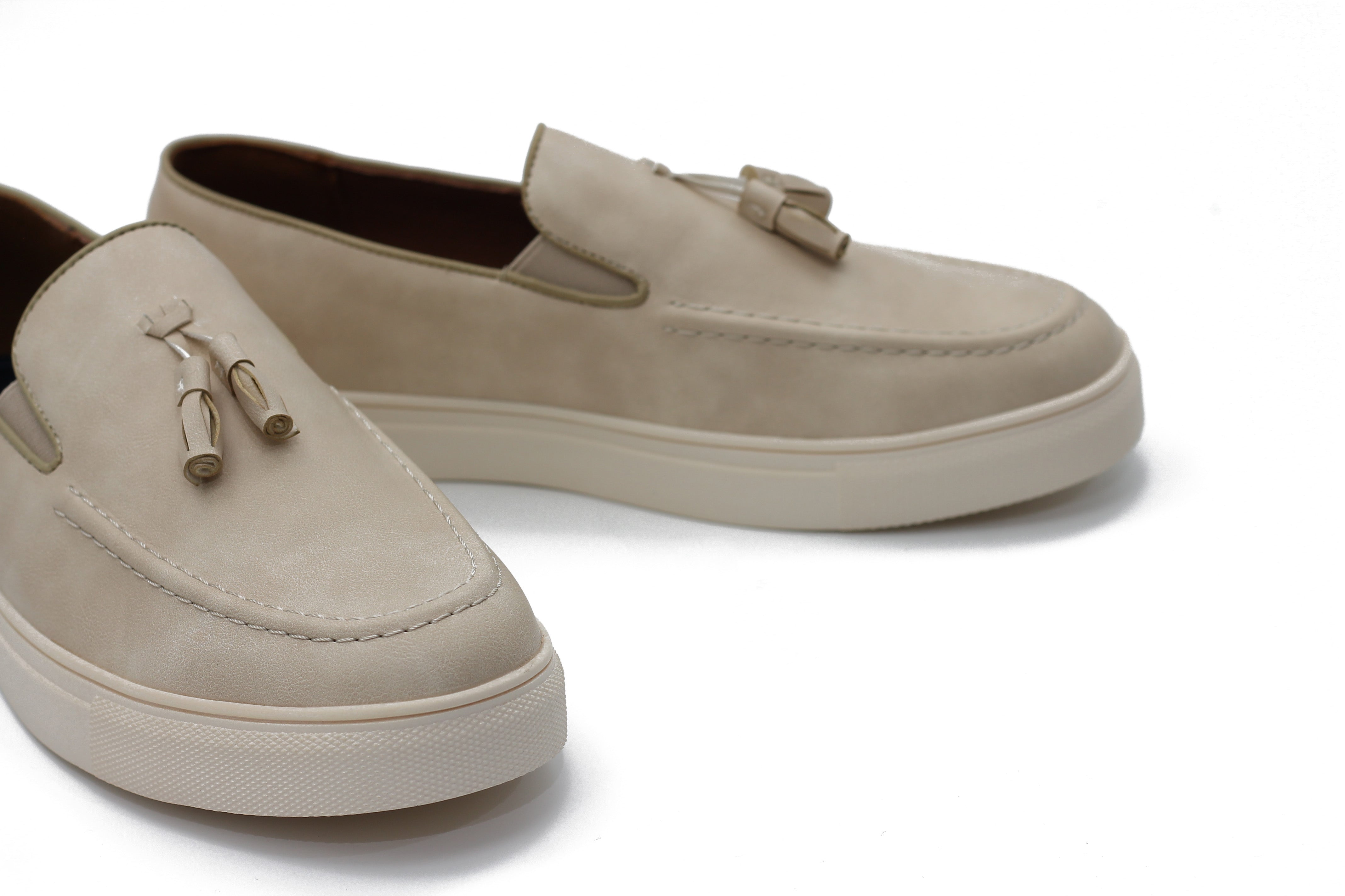 CASUAL FAUX LEATHER SNEAKERS WITH TASSELS