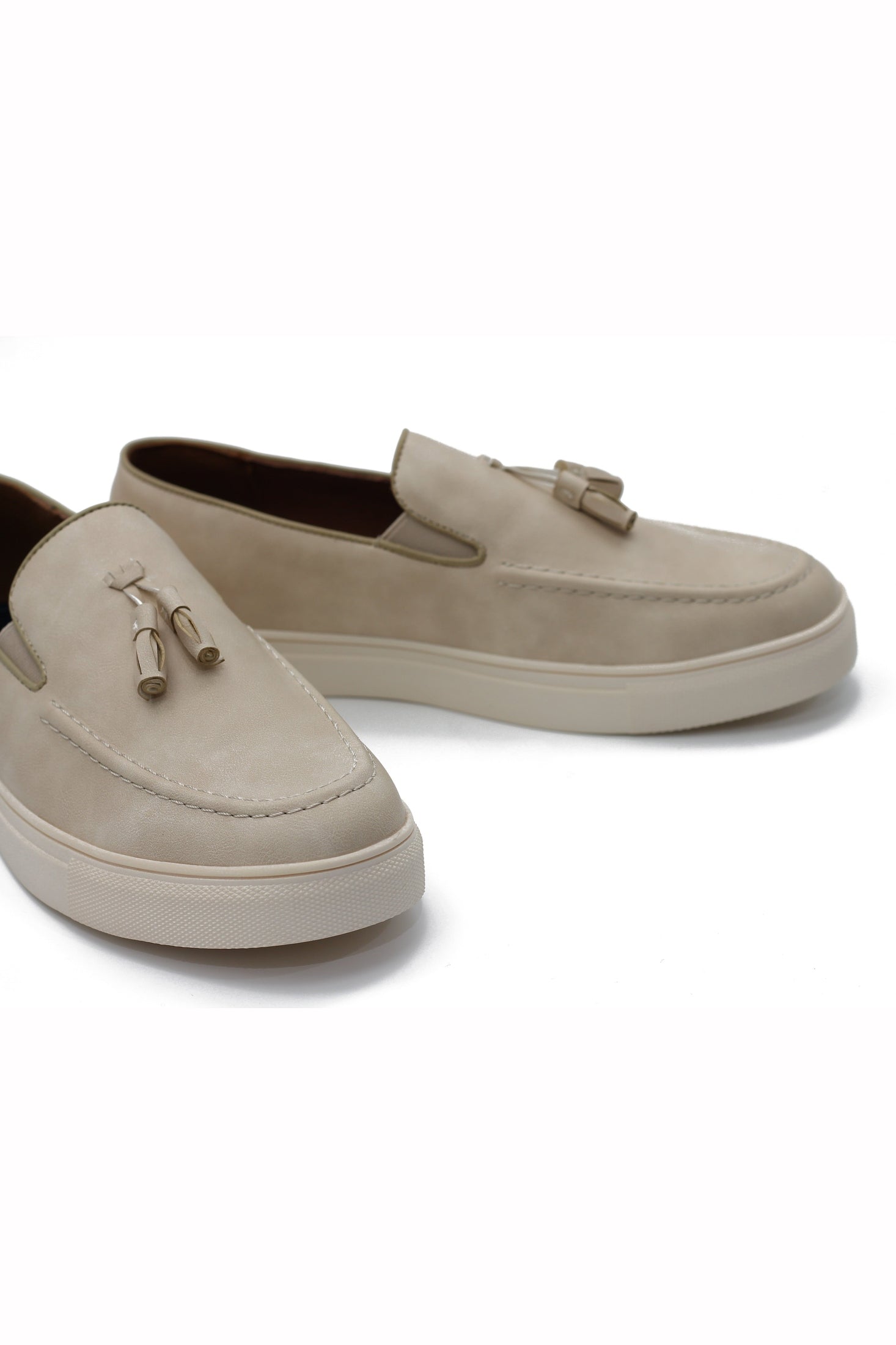 CASUAL FAUX LEATHER SNEAKERS WITH TASSELS