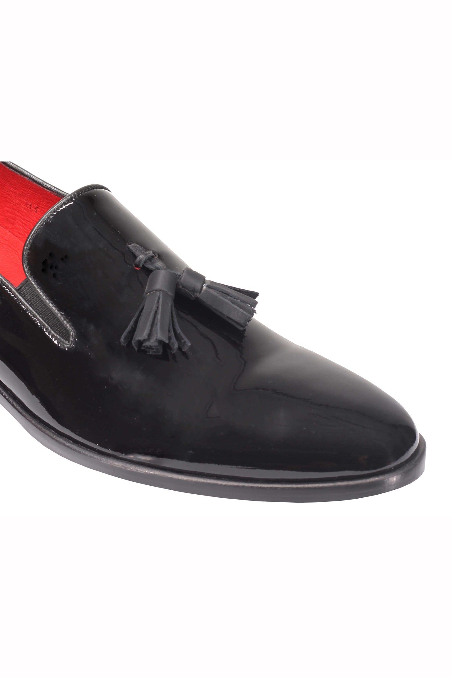 SHINY LEATHER TASSEL LOAFER IN BLACK