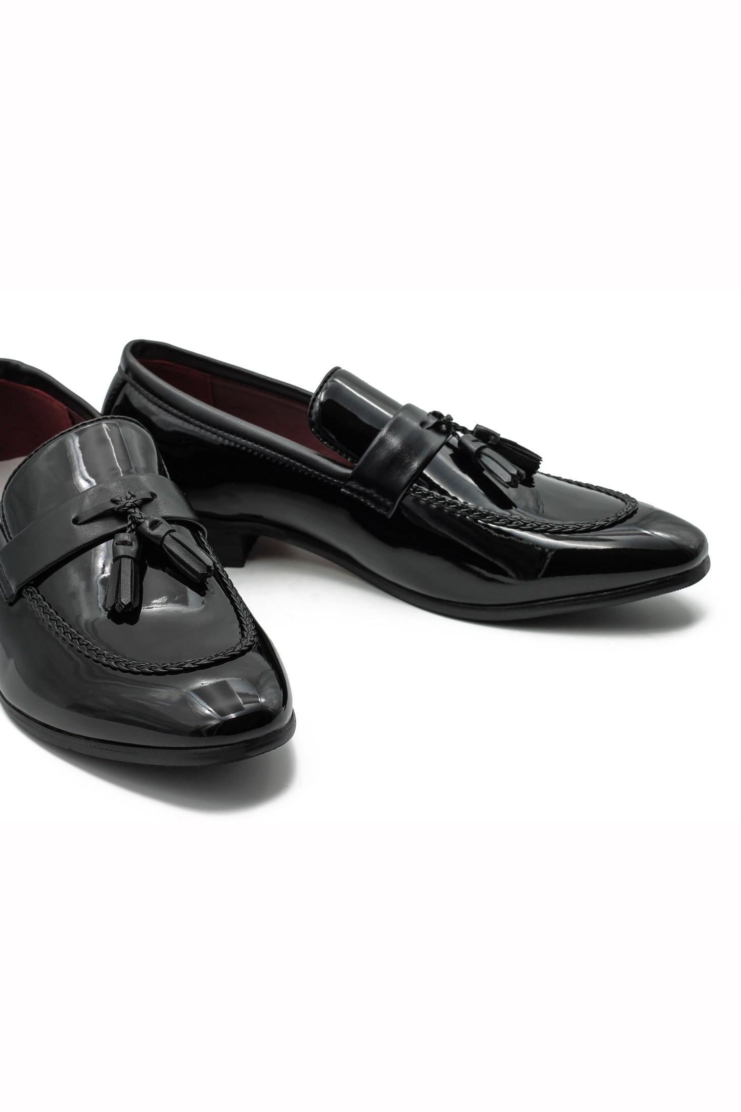 BLACK GLOSSY TASSEL LOAFERS
