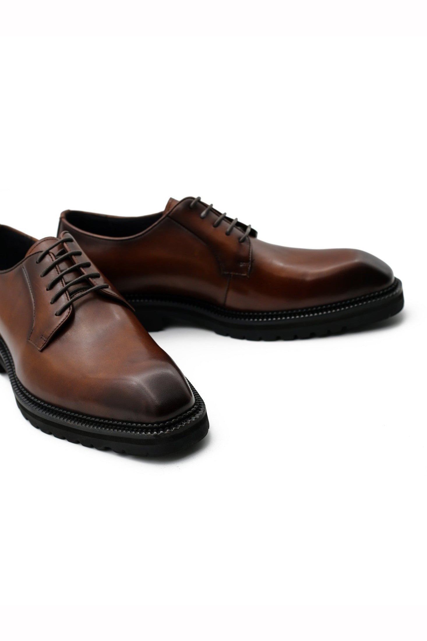 BROWN POLISHED LEATHER DERBY SHOES – CHISEL TOE – LUG SOLE