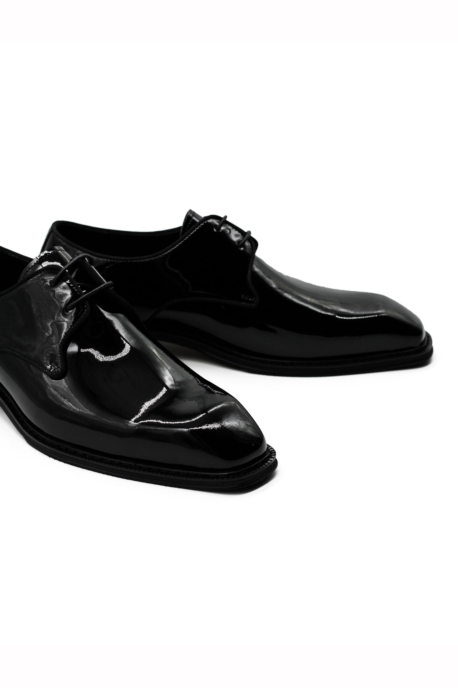 Whole cut Dress Shoes in Black Patent Leather