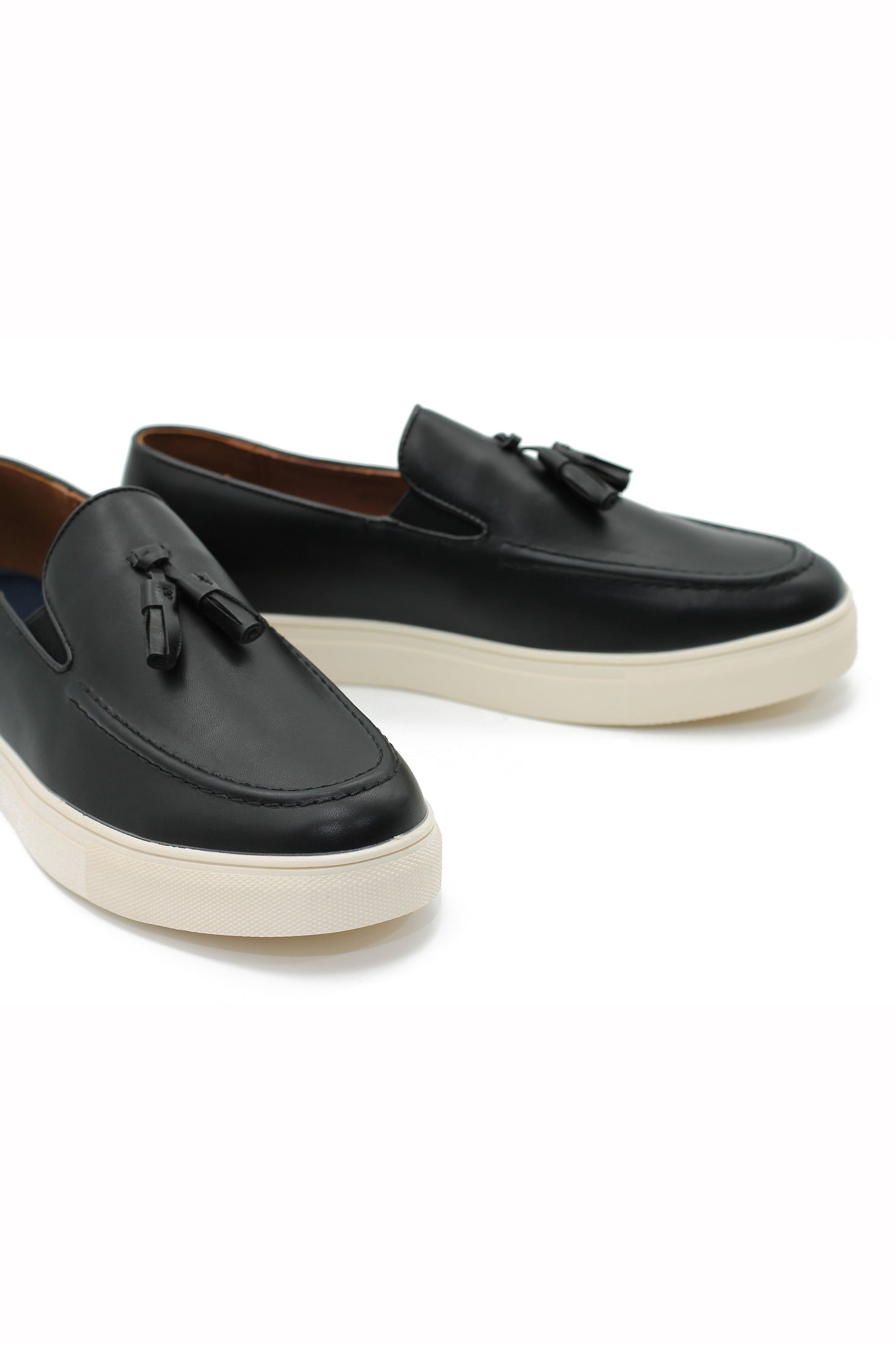 CASUAL FAUX LEATHER SNEAKERS WITH TASSELS