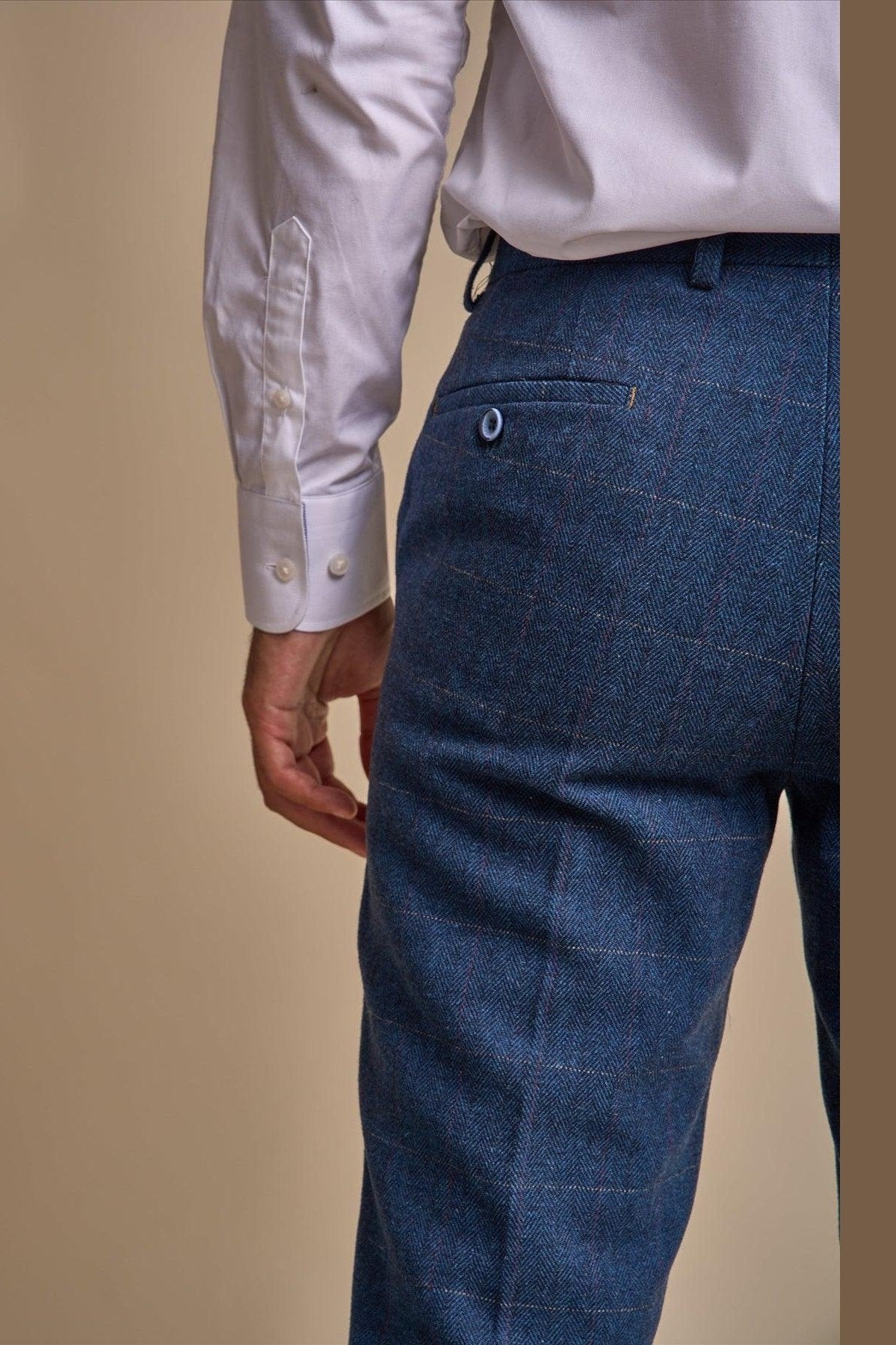 MENS CARNEGI NAVY TWEED THREE PIECE SUIT CAVANI